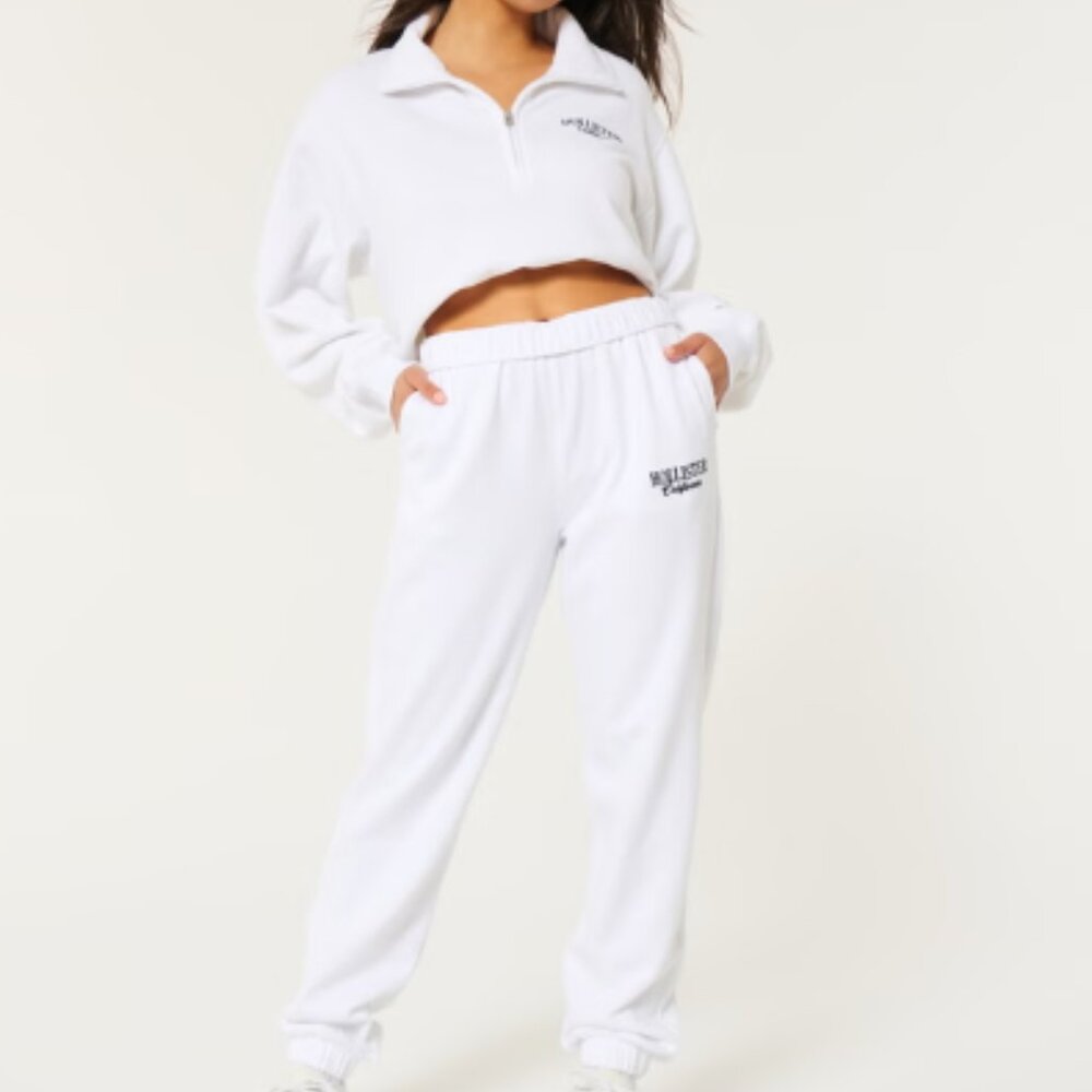 NWT Women’s Hollister White Feel Good Fleece Logo Dad Joggers Sweatpants Sz XS